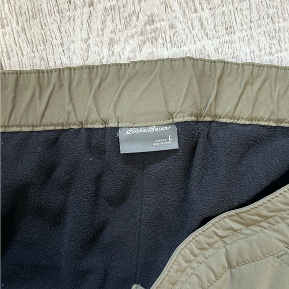 Eddie Bauer Green Cargo Pants Relaxed Fit knit lined - Picture 3 of 4